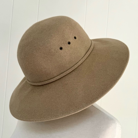 Gorgeous Helen Kaminski Vintage Felted Wool Cloche Hat Beige Camel EUC - Picture 2 of 5